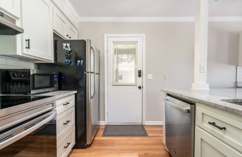 Harbison Apartment | Charming Upstairs Apt in Irmo | 3 BR | Sleeps 6