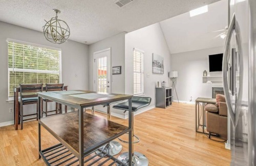 Myrtle Grove House | Charming urban family home near beaches & downtown