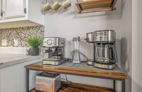 Myrtle Grove House | Charming urban family home near beaches & downtown