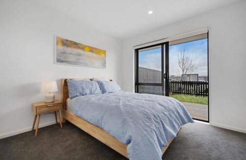 Flat Bush House | Charming Urban Townhouse Getaway