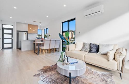 Flat Bush House | Charming Urban Townhouse Getaway