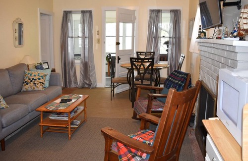 Conneaut House | Charming vacation cottage since 1930 with a spectacular view of Lake Erie