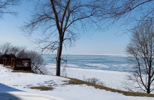 Conneaut House | Charming vacation cottage since 1930 with a spectacular view of Lake Erie