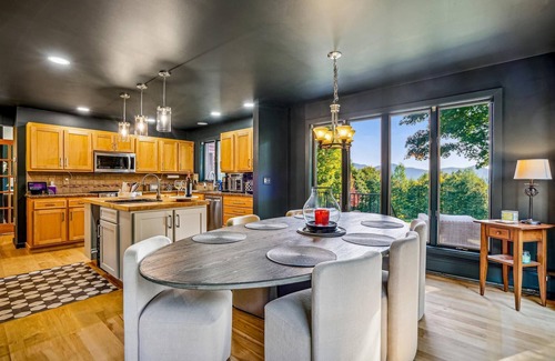 Chittenden House | Charming Vermont Retreat: Unique 4-Bedroom Home