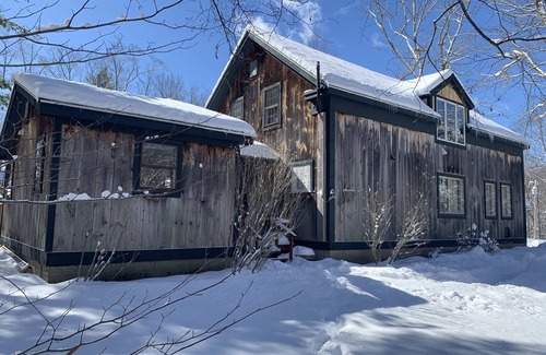 Arlington House | Charming Vermont Retreat with Mountain Views and Ski Proximity. Pet-Friendly!