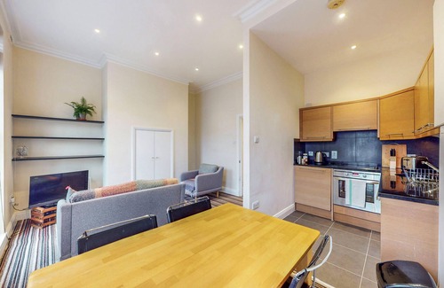 Finsbury Apartment | Charming Victorian 1-Bed Flat-3 mins to bus stop