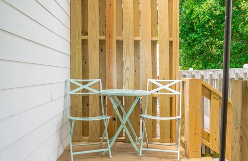 Metropolitan House | Charming Victorian District Townhome Steps from Forsyth Park