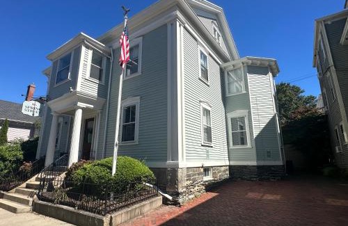 Historic Hill Hotel | Charming Victorian Home Downtown Newport