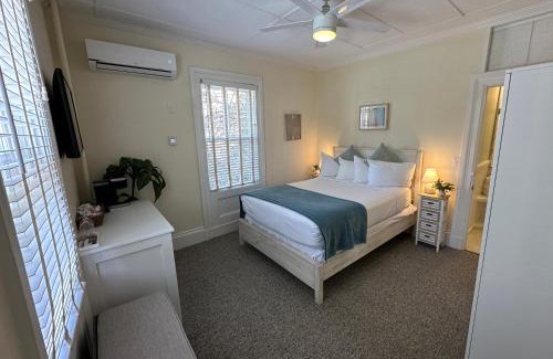 Historic Hill Hotel | Charming Victorian Home Downtown Newport
