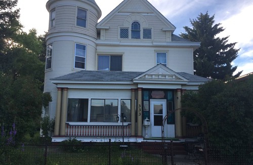 Dillon House | Charming Victorian Home