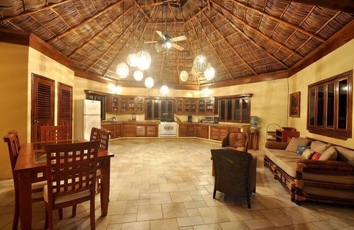 Platanitos Villa | Charming Villa on Peaceful Gated Peninsula