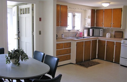 Portsmouth House | Charming water front home Quiet walkable beach neighborhood. Portsmouth R.I.