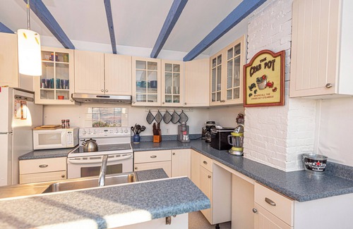 Fishing Creek Other | Charming Waterfront Farmhouse 10 minutes from Blackwater NWR - Pet Friendly