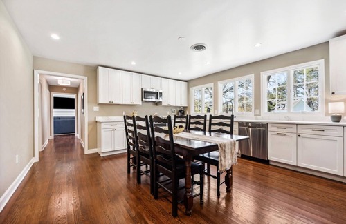 Unionville House | Charming, Waterfront 2-bedroom house Royal Oak