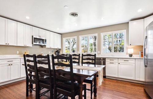 Unionville House | Charming, Waterfront 2-bedroom house Royal Oak