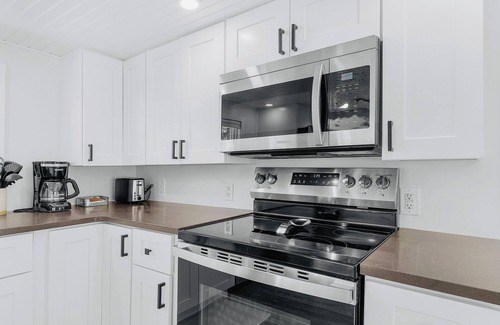 Matlacha Cottage | Charming Waterfront Cottage on peaceful Matlacha! FULL RENOVATION DECEMBER 2024