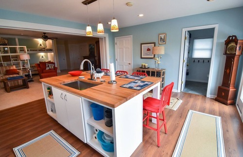 Greenbush Cottage | Charming Waterfront Cottage with Boat Ramp and boat docking - Pet Friendly