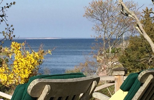 Flanders Cottage | CHARMING WATERFRONT ENGLISH COTTAGE WITH PRIVATE BAY BEACH IN A NATURE PRESERVE