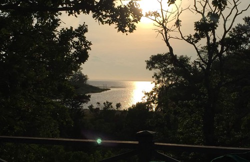 Flanders Cottage | CHARMING WATERFRONT ENGLISH COTTAGE WITH PRIVATE BAY BEACH IN A NATURE PRESERVE