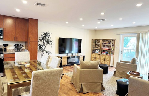 Saugerties South Apartment | Charming Waterfront 3BR, Hot Tub, Kayaks, Sauna, Pet Friendly,