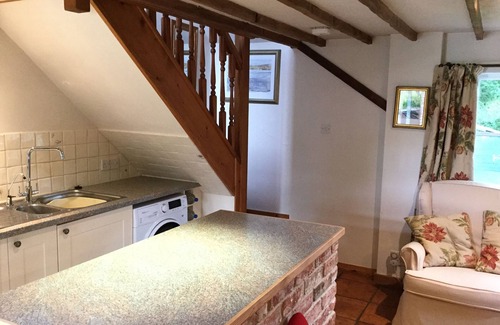 Axminster Cottage | Charming Well Equipped Lodge by the Beautiful River Yarty