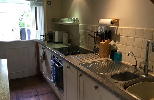 Axminster Cottage | Charming Well Equipped Lodge by the Beautiful River Yarty