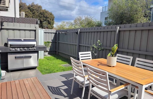 Yarraville House | Charming Yarraville village townhouse