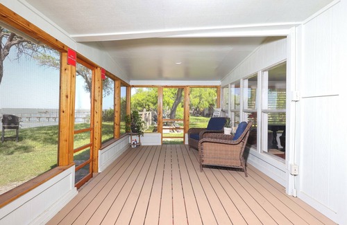 Riviera House | Charming3 Bedroom on Baffin Bay where legends of the speckled trout come to life