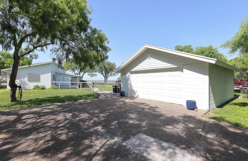 Riviera House | Charming3 Bedroom on Baffin Bay where legends of the speckled trout come to life