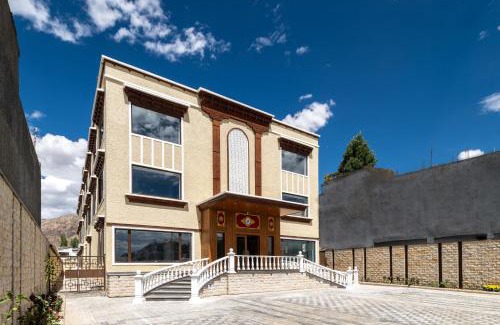 Leh Hotel | Charmwood Hotel
