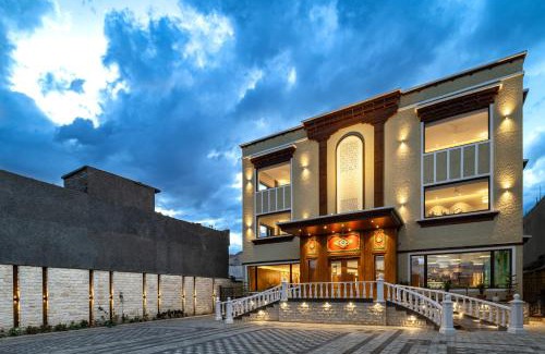 Leh Hotel | Charmwood Hotel