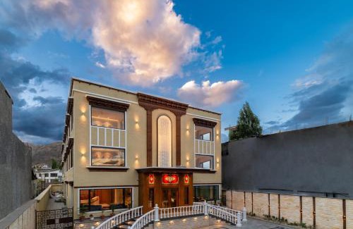 Leh Hotel | Charmwood Hotel