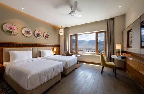 Leh Hotel | Charmwood Hotel