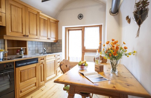 Ardez House | Chasa Bröl: Engadine holiday home in the middle of idyllic Ardez