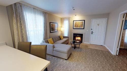 Newark Hotel | Chase Suite Hotel Newark Fremont