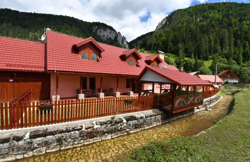 Stratena Cabin | Chata PELC