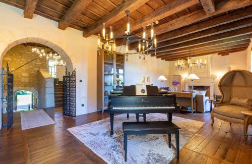Saint-Aquilin Villa | Chateau Belet
