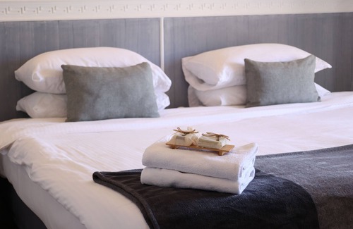 Kfardebian Hotel | Chateau Deau Faraya