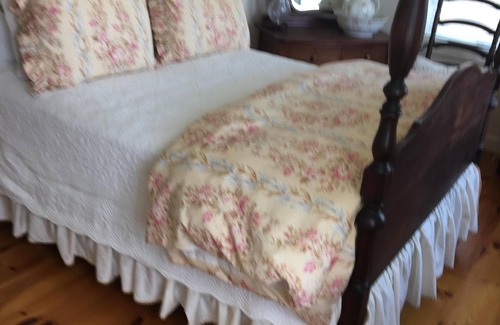Richfield Springs Bed & Breakfast | Chateau du Lac Bed and Breakfest Full with Lake View
