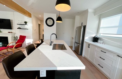 Niagara-on-the-Lake House | Chateau Vino - newly renovated home in the heart of NOTL wine country!
