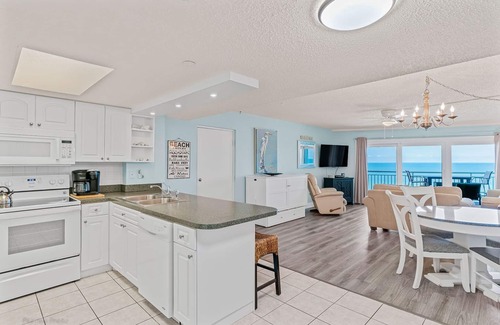 Indian Shores Condo | Chateaux 402 - GULF FRONT Condo - Vacation Dreams