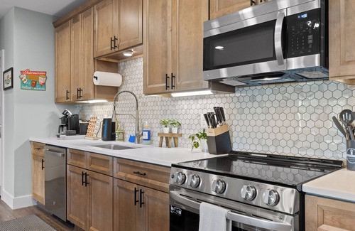Rossville Apartment | Chatt Vistas-2bd2ba- Fire Pit Terrace - Theater - Sleeps8+