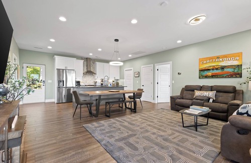 Rossville Apartment | Chatt Vistas-2bd2ba-Views of Lookout-Patio-5min2TN-Sleeps6+
