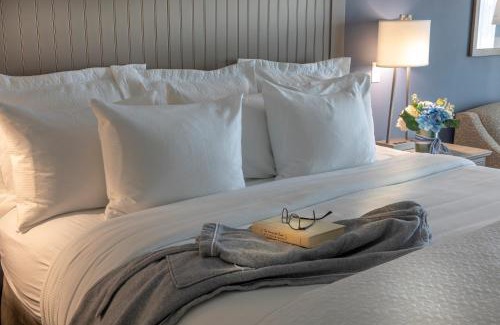 Celoron Hotel | Chautauqua Harbor Hotel - Jamestown