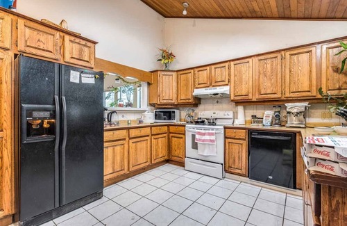 Fleetwood House | Cheap n Cozy Room in Surrey- Year End Sale