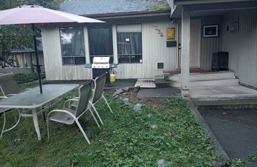 Fleetwood House | Cheap n Cozy Room in Surrey- Year End Sale
