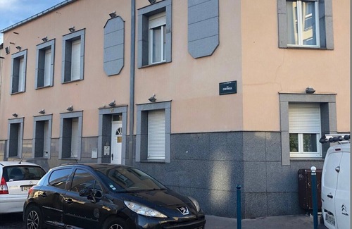 Pantin Apartment | Cheap Paris. New apartment in town house near the center.