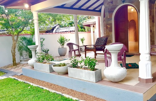 Aluthgama House | Cheap Vacation Rental, Vacation in Srilanka, 1-8 Person