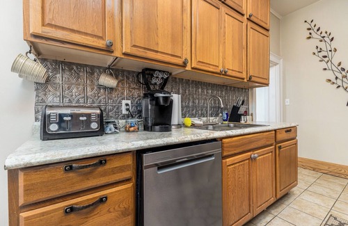 Dubuque Apartment | Check It Out! Great Location Large Priv w/Parking