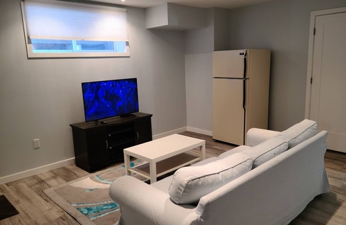 Lethbridge House | Cheerful 1-bedroom home with free parking